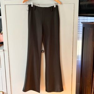 SUPER FLATTERING STRETCHY SLACKS.